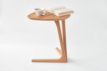 Odkldac stolek TRIANGLE z dubovho masivu    